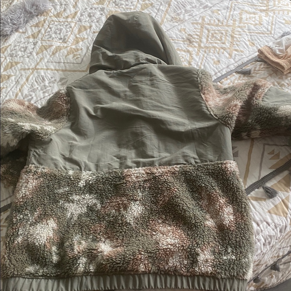 Patagonia Shelled Retro X Pullover in Garden Green Snow Pine - Picture 5 of 5